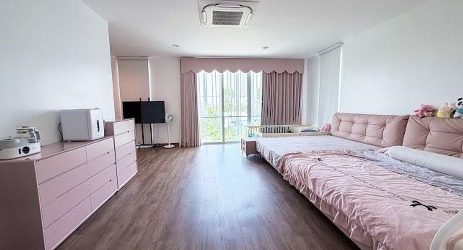 For sale 4 bedrooms house in Suan Luang, Bangkok