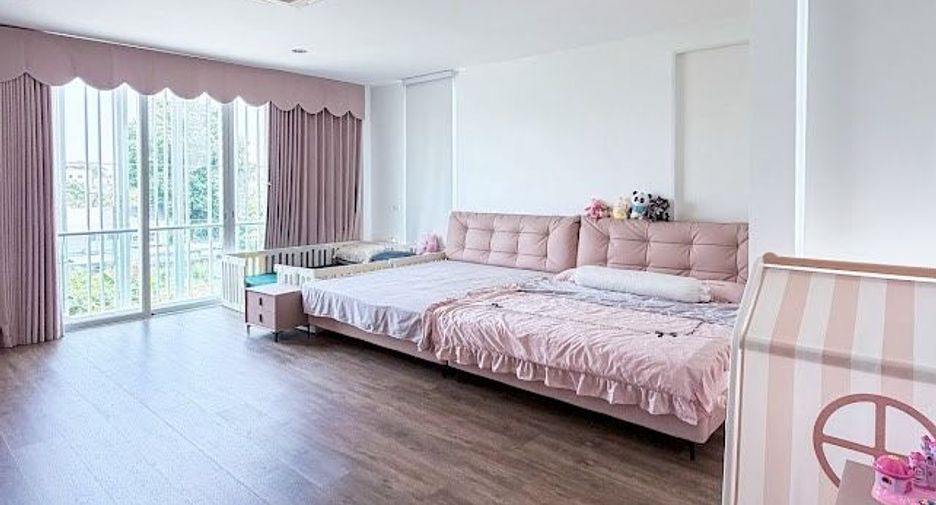 For sale 4 bedrooms house in Suan Luang, Bangkok