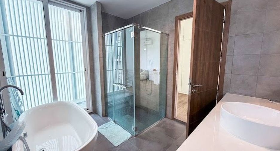 For sale 4 bedrooms house in Suan Luang, Bangkok