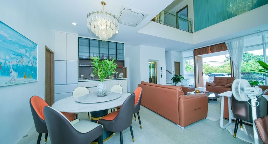 For sale 4 bedrooms house in Suan Luang, Bangkok