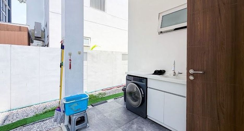 For sale 4 bedrooms house in Suan Luang, Bangkok
