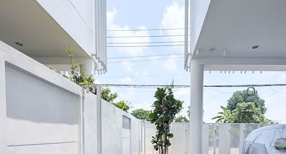 For sale 4 bedrooms house in Suan Luang, Bangkok