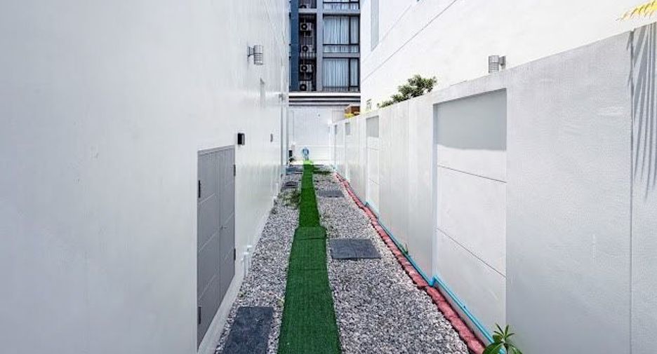 For sale 4 bedrooms house in Suan Luang, Bangkok