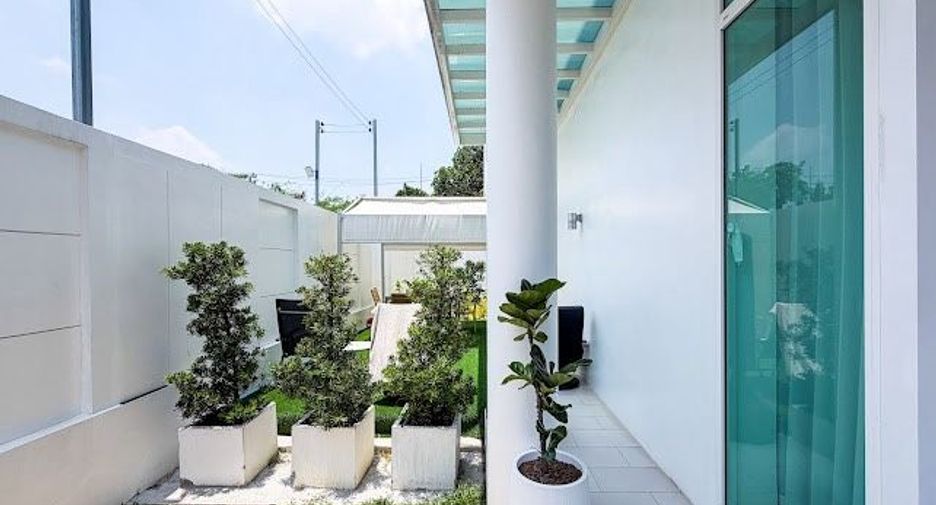For sale 4 bedrooms house in Suan Luang, Bangkok