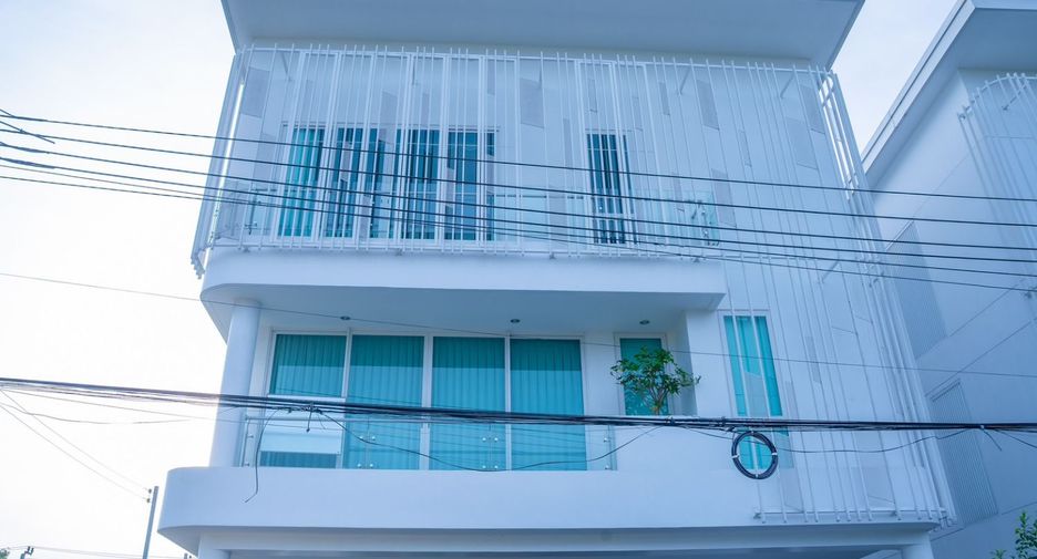 For sale 4 bedrooms house in Suan Luang, Bangkok