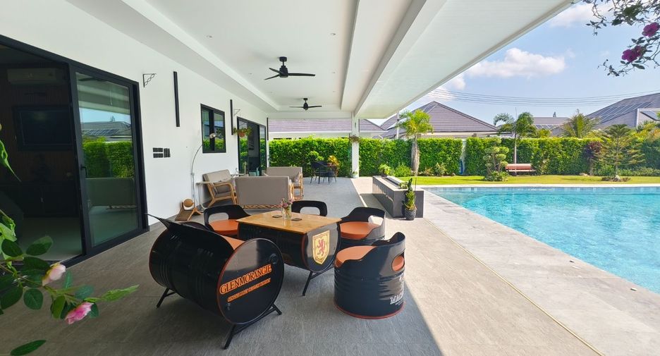 For sale 4 ベッドルーム villa in Hua Hin, Prachuap Khiri Khan