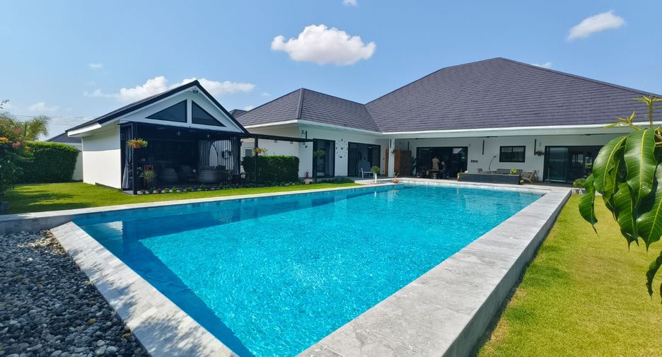 For sale 4 ベッドルーム villa in Hua Hin, Prachuap Khiri Khan