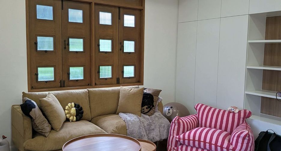 For sale 8 bedrooms house in Bang Rak, Bangkok