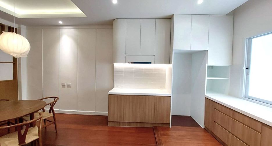 For sale 8 bedrooms house in Bang Rak, Bangkok