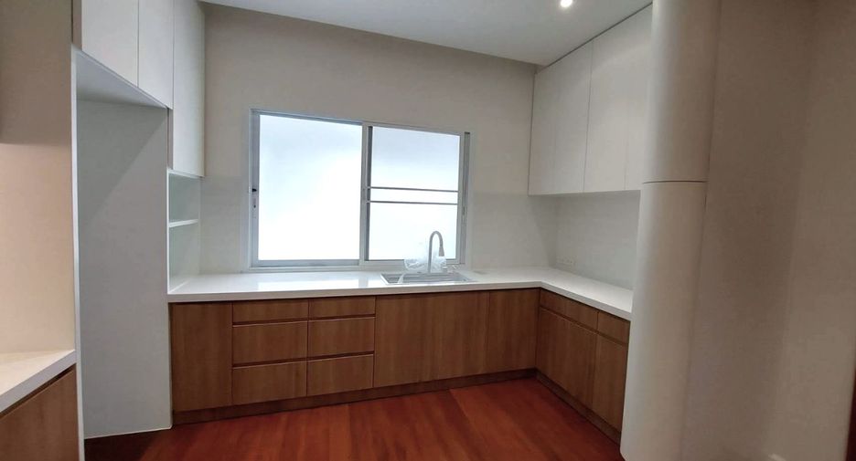 For sale 8 bedrooms house in Bang Rak, Bangkok