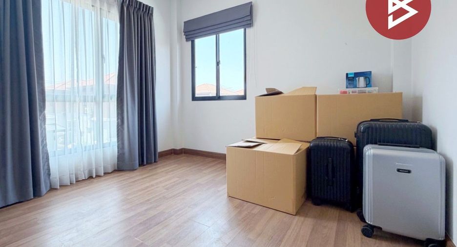 For sale 3 bedrooms house in Khlong Sam Wa, Bangkok