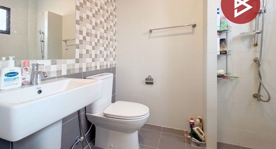 For sale 3 bedrooms house in Khlong Sam Wa, Bangkok