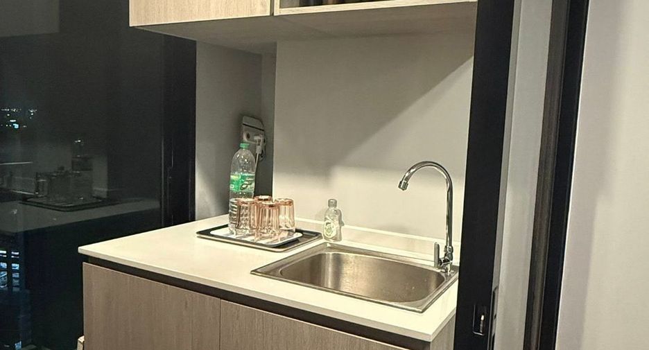 For rent 1 bed condo in Phaya Thai, Bangkok
