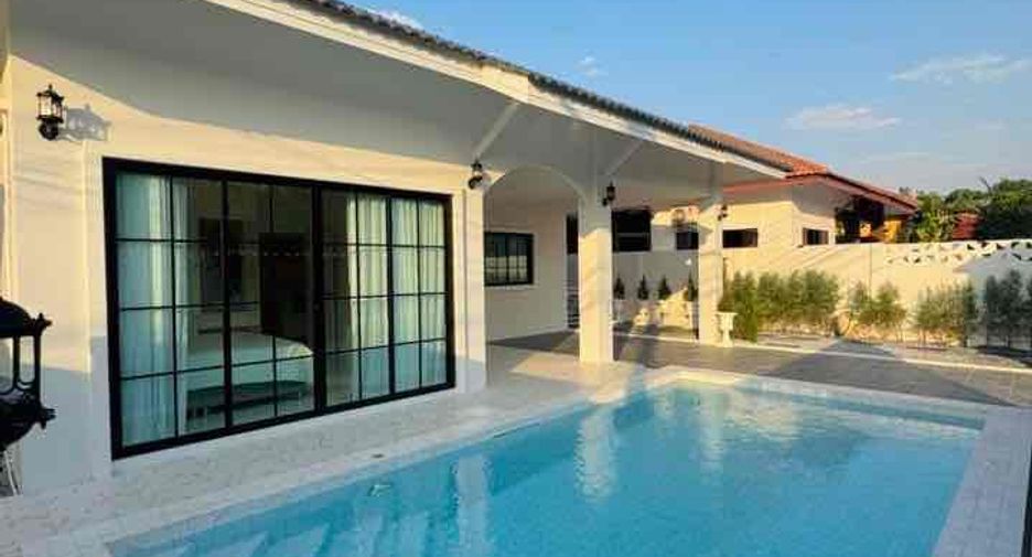 À louer 3 chambres villa à Bang Lamung, Chonburi