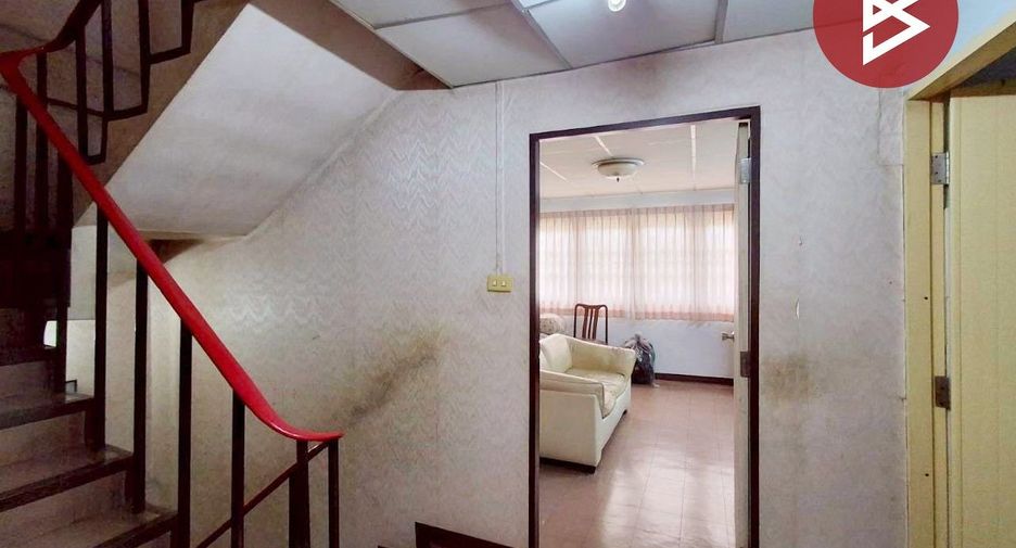 Casa adosada en venta de 4 habitaciones en Bang Na, Bangkok