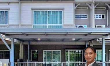 Casa adosada en alquiler de 3 habitaciones en Bang Phli, Samut Prakan