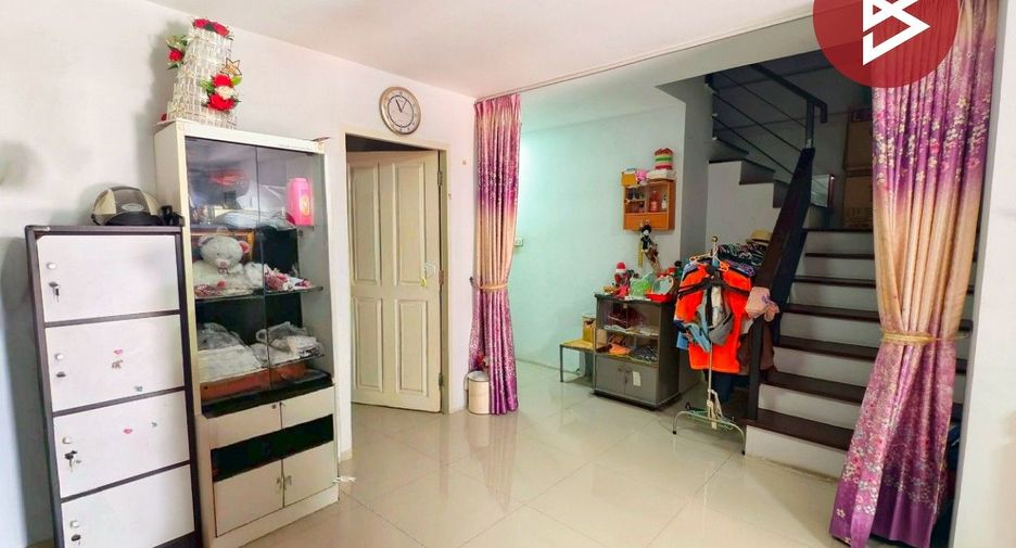For sale 4 bedrooms townhouse in Mueang Samut Sakhon, Samut Sakhon
