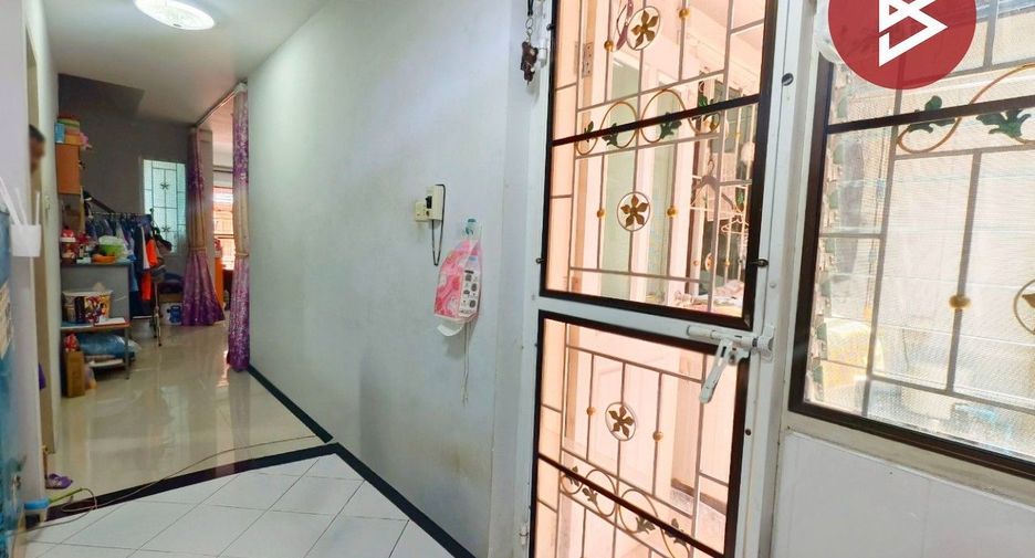 For sale 4 bedrooms townhouse in Mueang Samut Sakhon, Samut Sakhon