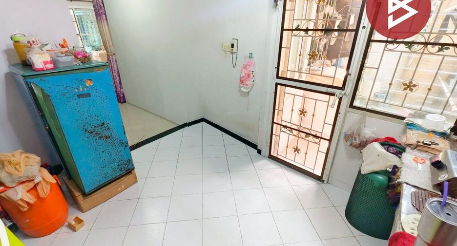 For sale 4 bedrooms townhouse in Mueang Samut Sakhon, Samut Sakhon