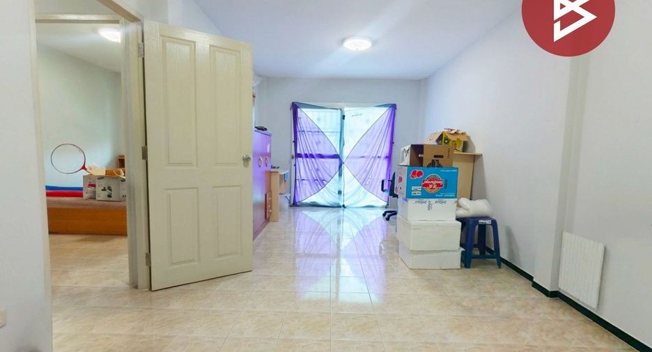 For sale 4 bedrooms townhouse in Mueang Samut Sakhon, Samut Sakhon