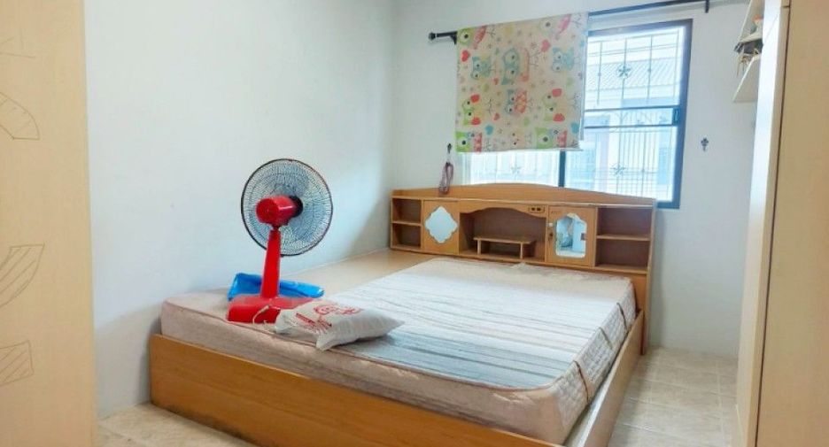 For sale 4 bedrooms townhouse in Mueang Samut Sakhon, Samut Sakhon