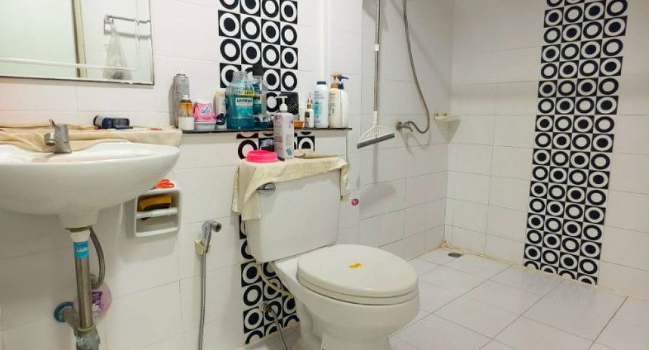 For sale 4 bedrooms townhouse in Mueang Samut Sakhon, Samut Sakhon