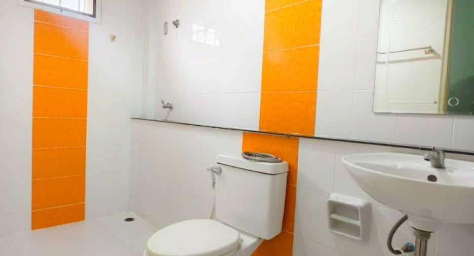 For sale 4 bedrooms townhouse in Mueang Samut Sakhon, Samut Sakhon