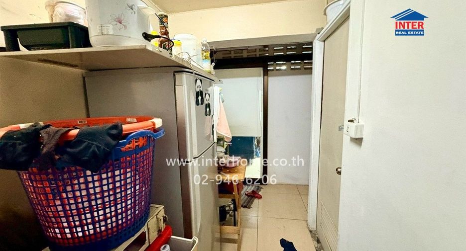 Local comercial en venta de 7 habitaciones en Din Daeng, Bangkok