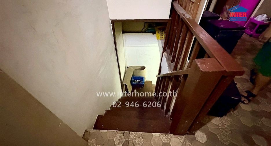 Local comercial en venta de 7 habitaciones en Din Daeng, Bangkok