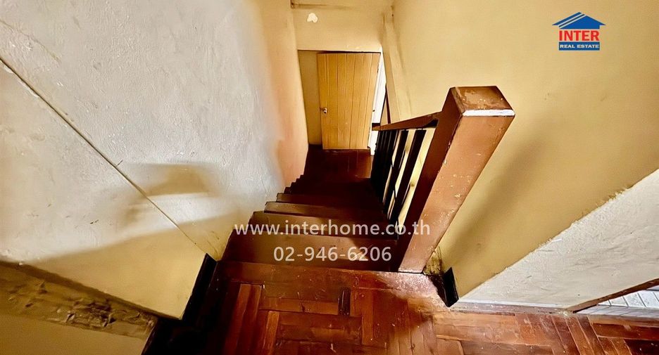 Local comercial en venta de 7 habitaciones en Din Daeng, Bangkok