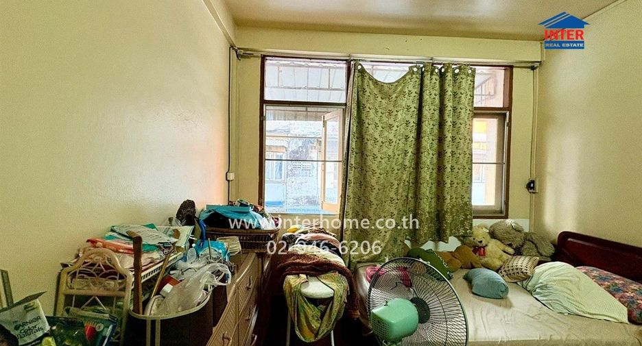 Local comercial en venta de 7 habitaciones en Din Daeng, Bangkok
