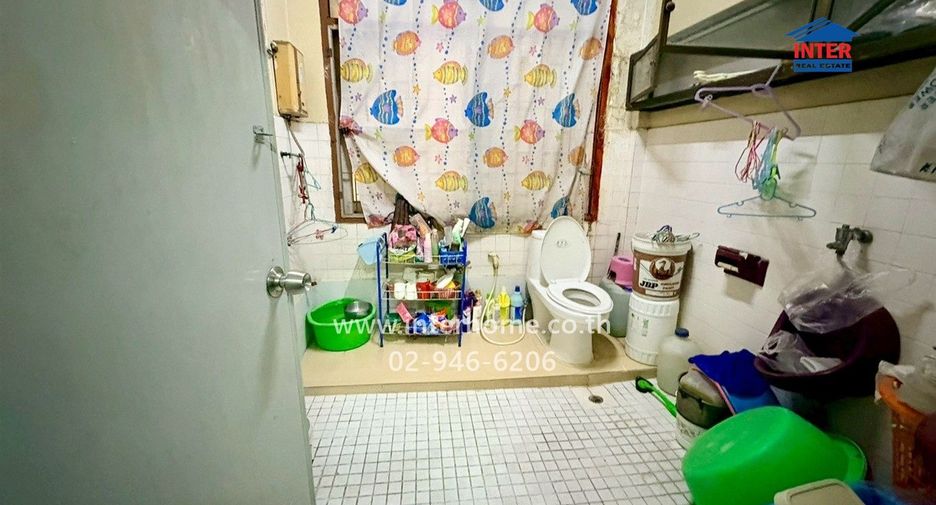 Local comercial en venta de 7 habitaciones en Din Daeng, Bangkok