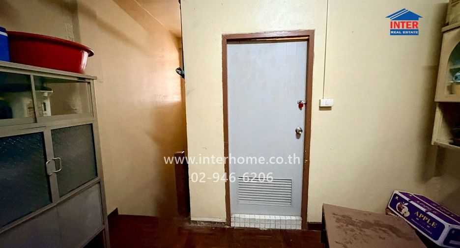 Local comercial en venta de 7 habitaciones en Din Daeng, Bangkok