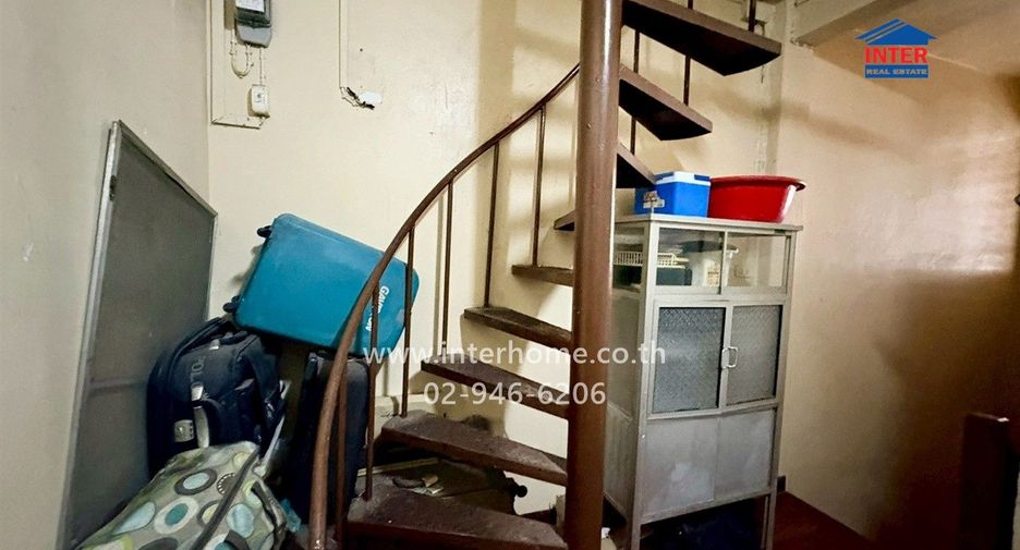 Local comercial en venta de 7 habitaciones en Din Daeng, Bangkok