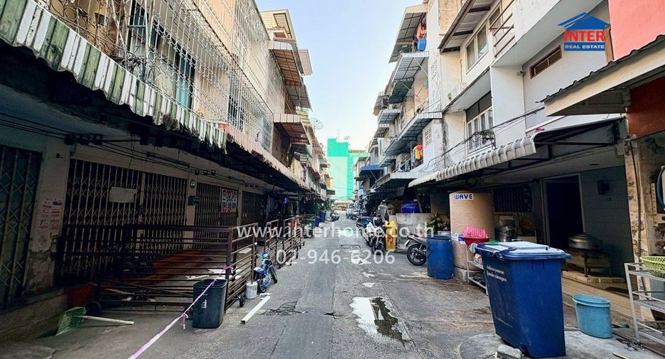 Local comercial en venta de 7 habitaciones en Din Daeng, Bangkok