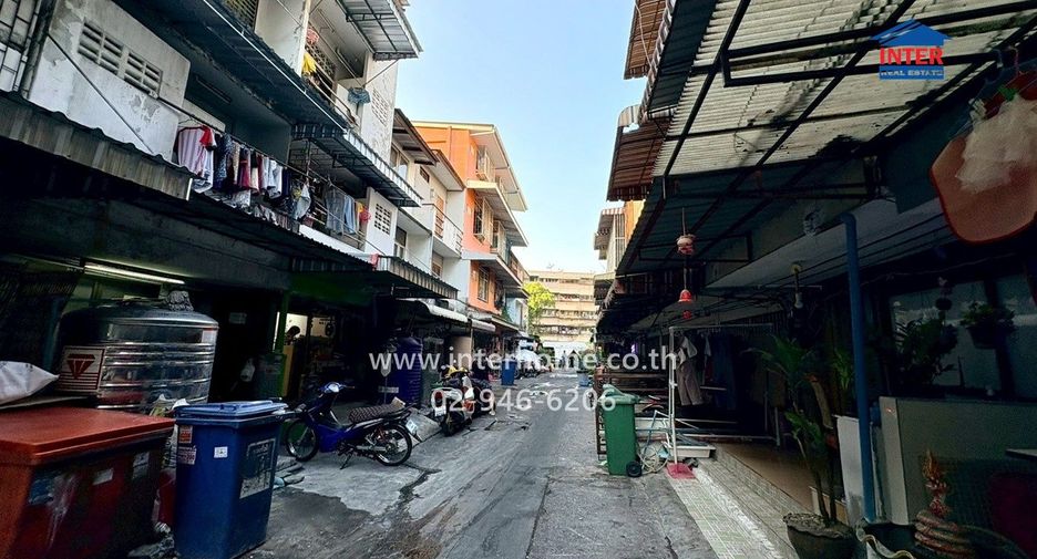 Local comercial en venta de 7 habitaciones en Din Daeng, Bangkok