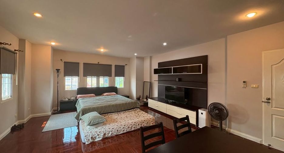 Haus zur Miete mit 4 Zimmer in Lat Krabang, Bangkok