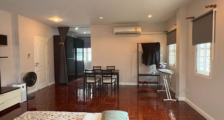 Haus zur Miete mit 4 Zimmer in Lat Krabang, Bangkok