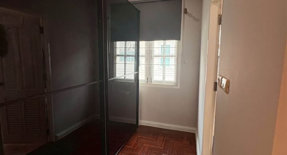 Haus zur Miete mit 4 Zimmer in Lat Krabang, Bangkok