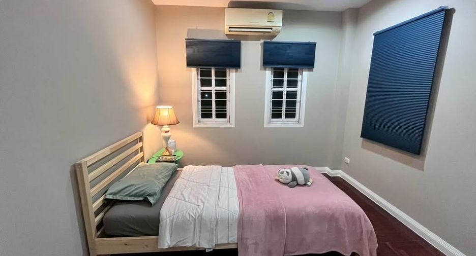 Haus zur Miete mit 4 Zimmer in Lat Krabang, Bangkok