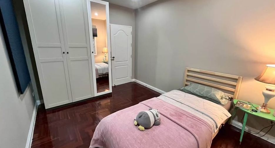 Haus zur Miete mit 4 Zimmer in Lat Krabang, Bangkok