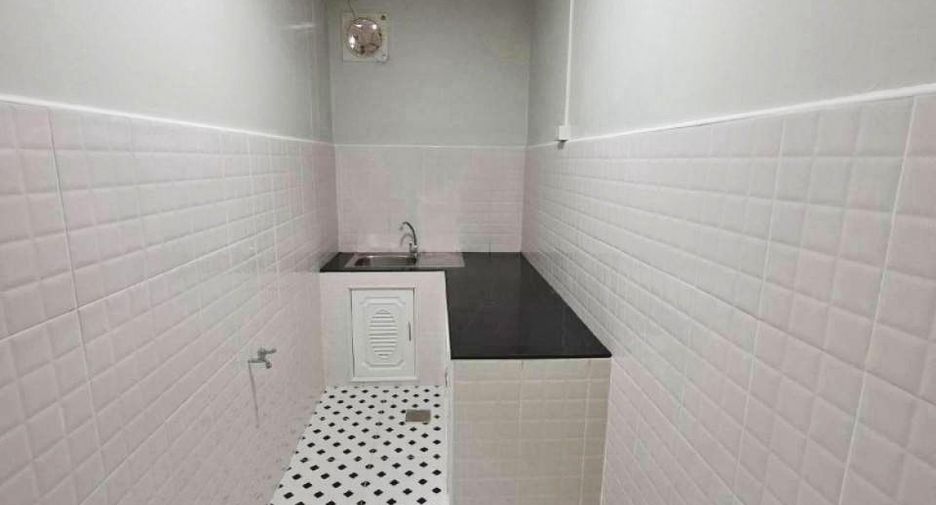 Casa adosada en venta de 3 habitaciones en Mueang Chon Buri, Chonburi