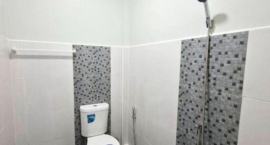 Casa adosada en venta de 3 habitaciones en Mueang Chon Buri, Chonburi