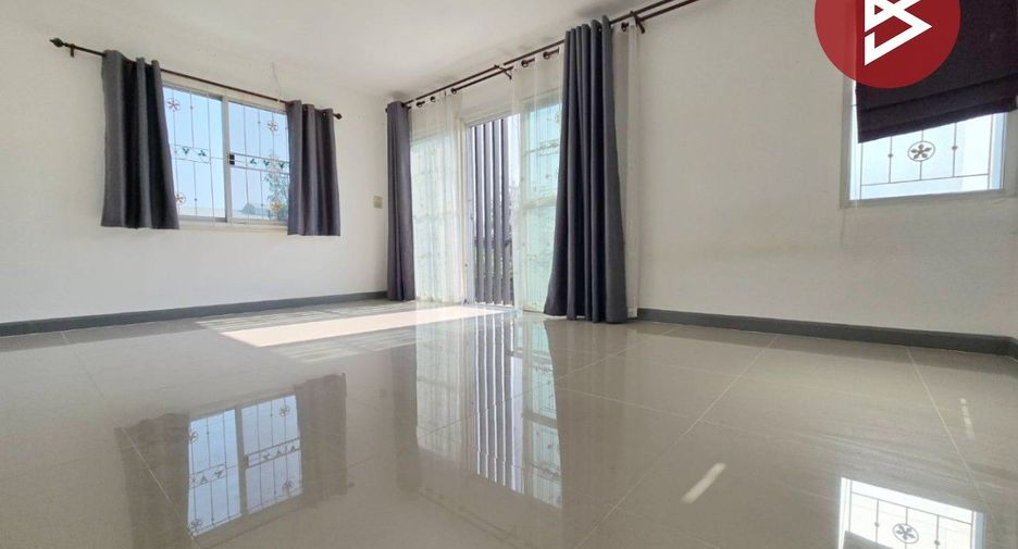 For sale 3 bedrooms townhouse in Min Buri, Bangkok