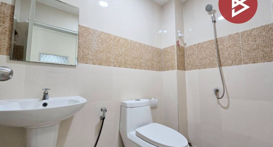 For sale 3 bedrooms townhouse in Min Buri, Bangkok