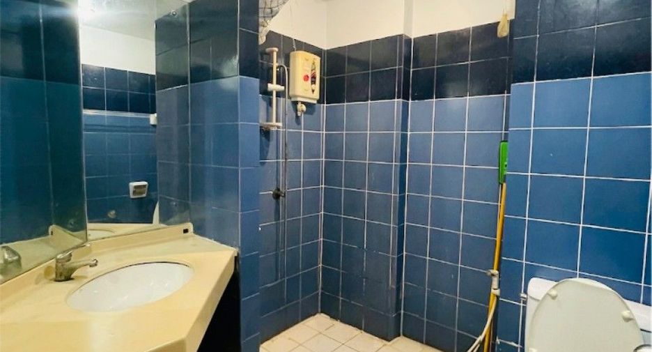 For sale 1 bed condo in Wang Thonglang, Bangkok