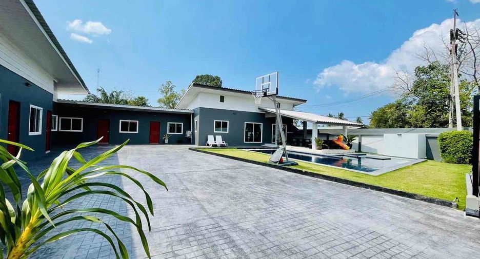 For rent 12 bedrooms villa in Bang Lamung, Chonburi