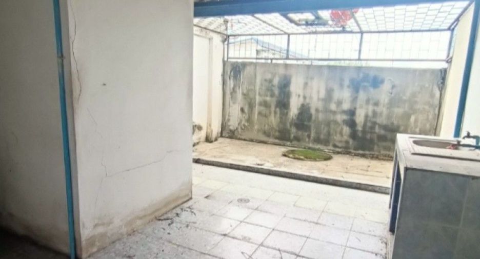 For sale retail Space in Phra Samut Chedi, Samut Prakan