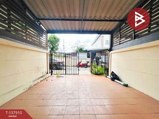 Casa adosada en venta de 3 habitaciones en Si Racha, Chonburi