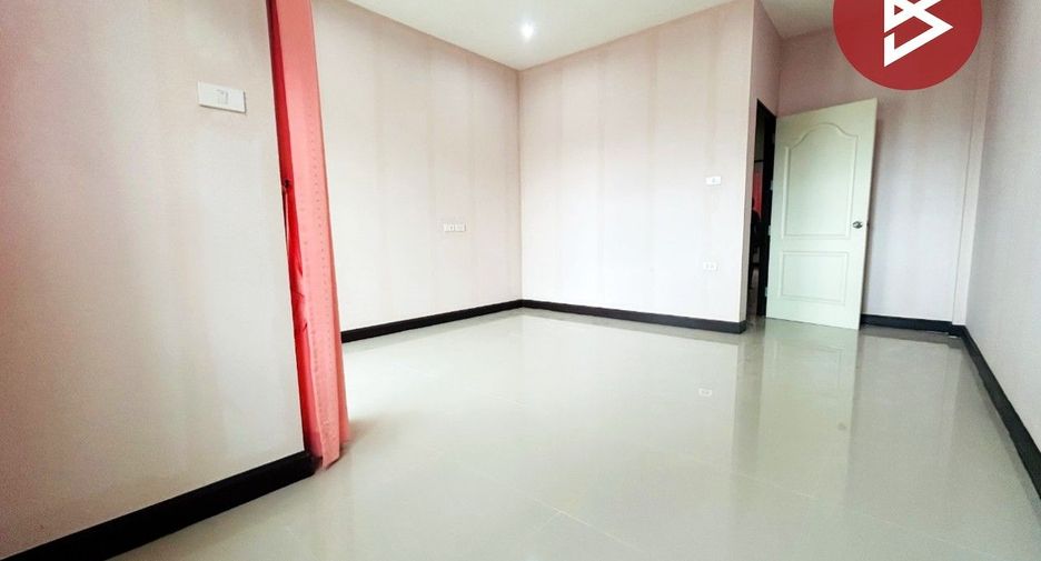 For sale 3 bedrooms townhouse in Si Racha, Chonburi